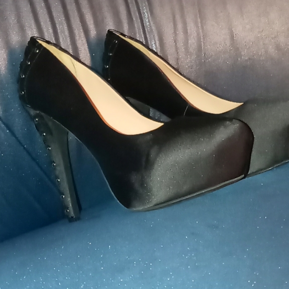 Sexy Heels - Picture 2 of 5